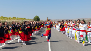 Read more about the article El IV Encuentro de Danzadores de Treviana recupera un baile del siglo XX